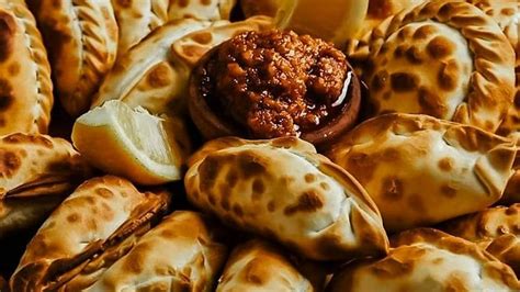 Interior de un restaurante tradicional de empanadas en Buenos Aires