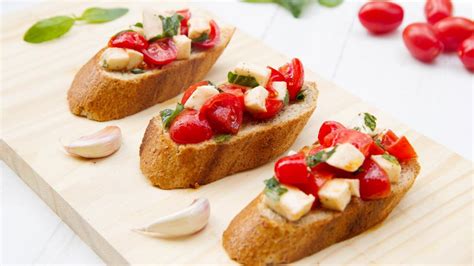 Bruschetta italiana con tomate