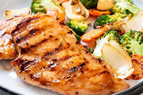 Pechuga de pollo a la parrilla con vegetales