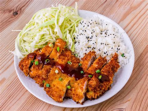 Donal Skehan cocinando pollo katsu