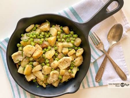 Salteado de patatas, guisantes y alcachofas