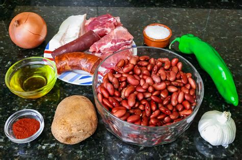 Ingredientes para potaje de alubias y cerdo