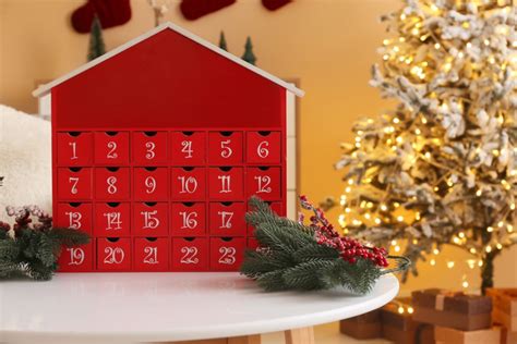 Imagen de un calendario de adviento con chocolates veganos