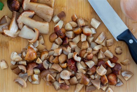 Boletus salteados en sartén con ajo