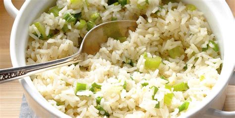 Plato de arroz con apio y shitakes