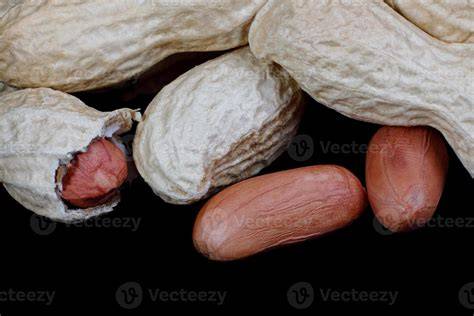 Cacahuetes crudos con y sin cáscara