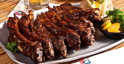 Costillas de res al horno con guarnición