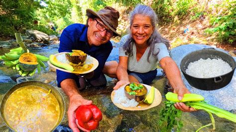 Pastores cocinando en el campo