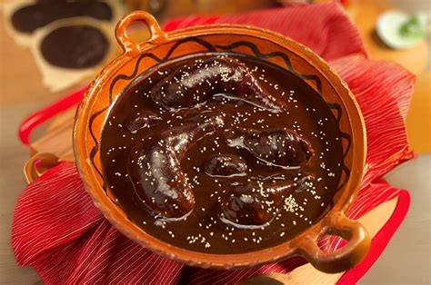 Gazpacho pastor servido en cazuela de barro