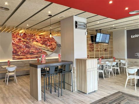 Interior del acogedor local de Pizza Grill