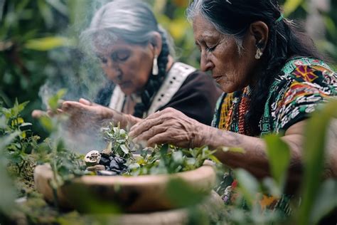 Mujer curandera preparando medicinas con plantas en la Galicia rural