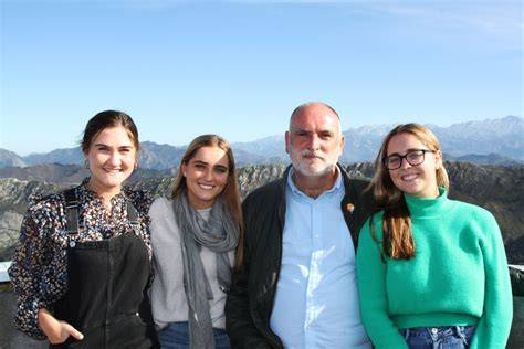 José Andrés cocinando con sus hijas durante el confinamiento