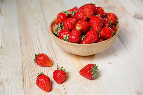 Fresas frescas en un cuenco
