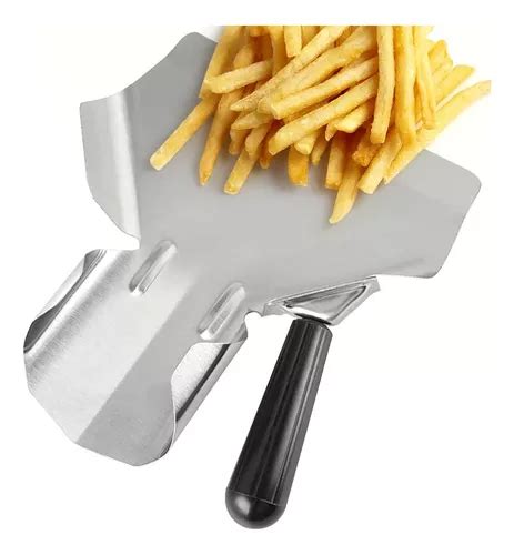 Pala de acero inoxidable con patatas fritas