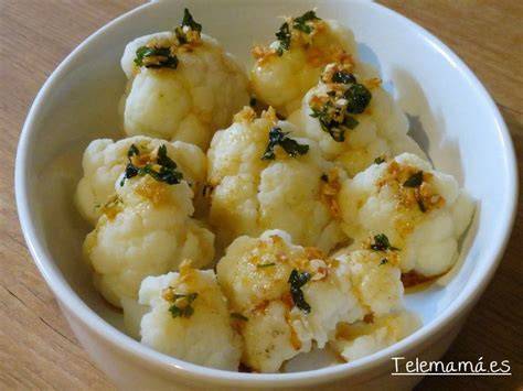 Coliflor salteada en una sartén con especias