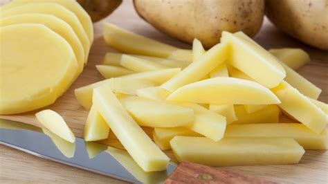 Patatas cortadas para cocción