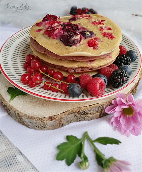Panqueques de avena con frutos rojos