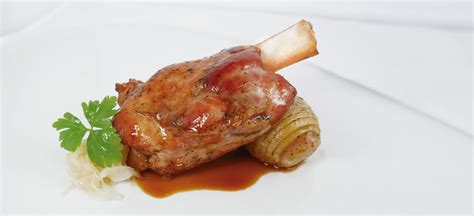 Proceso de marinado de codillo de cerdo
