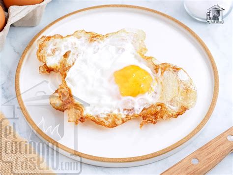Preparación de huevos fritos con manteca de cerdo