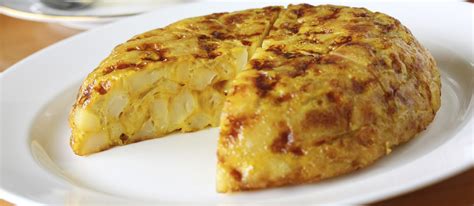 Tortilla de patatas recién hecha