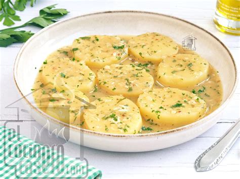 Patatas en salsa listas para servir