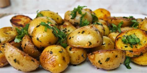 Papas cremosas al perejil con zanahorias
