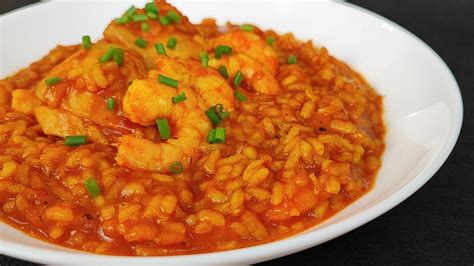 Arroz a la Sitgetana, un plato tradicional de mar y montaña