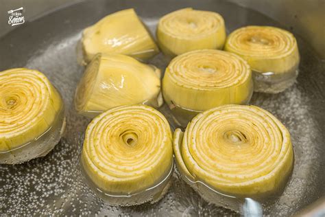 Alcachofas frescas, un ingrediente clave en muchos arroces de temporada