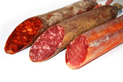 Diferentes tipos de embutidos fermentados