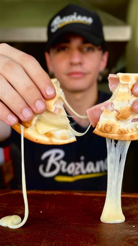 Empanadas de Brozziano con abundante relleno