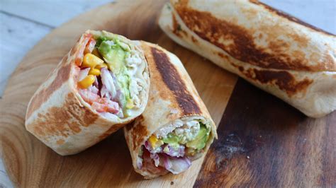 Burritos de pollo recién hechos