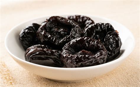 Variedad de postres con ciruela pasa