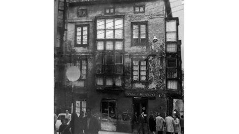 Fachada histórica de la Confitería Blanco en Torrelavega