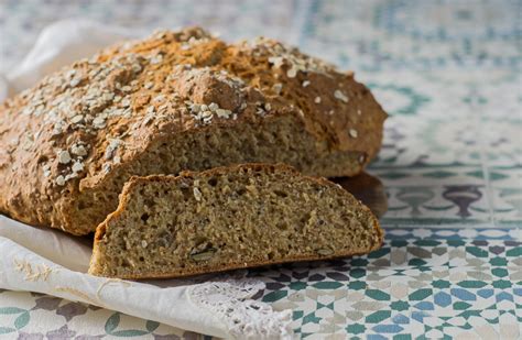 Pan de soda con semillas espolvoreadas por encima