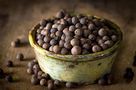 Tabla nutricional de la pimienta de Jamaica