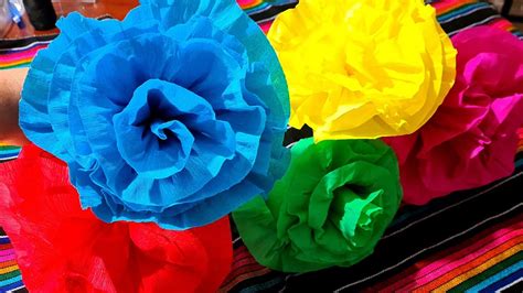 Ejemplos de manualidades realizadas con papel crepé