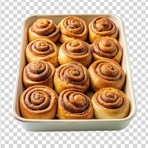 Rollos de huevo recién horneados sobre una bandeja