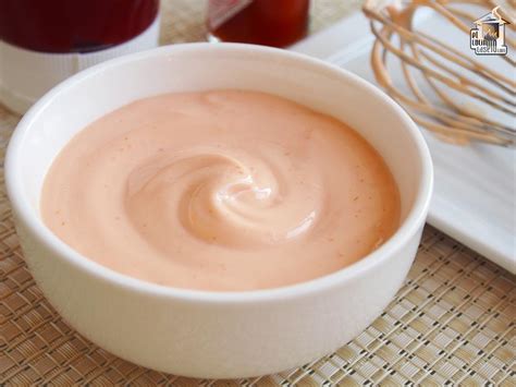 Ingredientes para salsa rosa: mayonesa, kétchup, coñac, zumo de naranja, salsa perry, tabasco