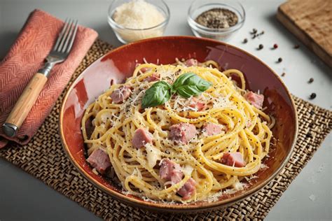 Información nutricional detallada de espaguetis a la carbonara