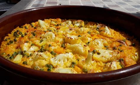 Arroz al horno con bacalao y coliflor en cazuela