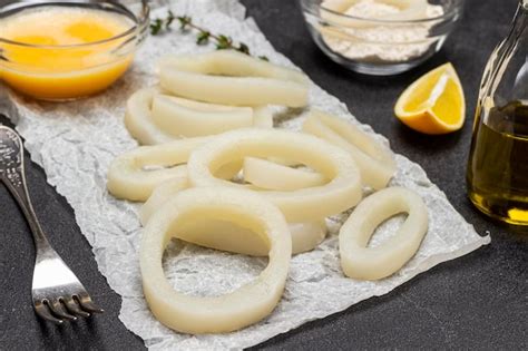 Calamares limpios y cortados en aros