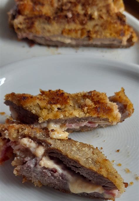 Cachopo de ternera con queso de cabra y setas