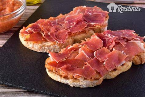 Tostas de champiñones con alioli y jamón serrano
