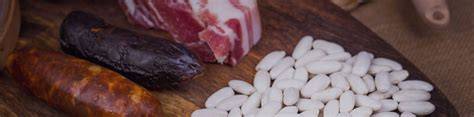 Productos locales asturianos: fabas y frutos del campo