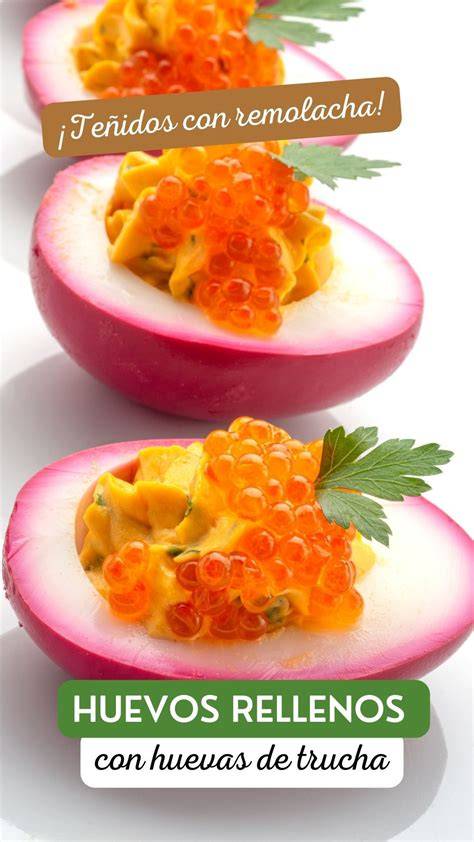 Huevos rellenos con huevas de trucha y remolacha