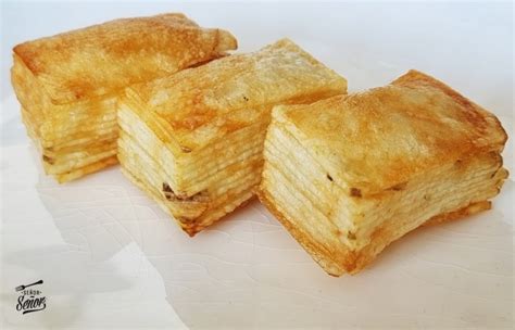 Patatas hojaldradas recién horneadas