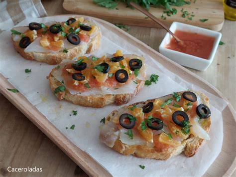 Tostas de aguacate con lascas de bacalao ahumado y huevas de bacalao