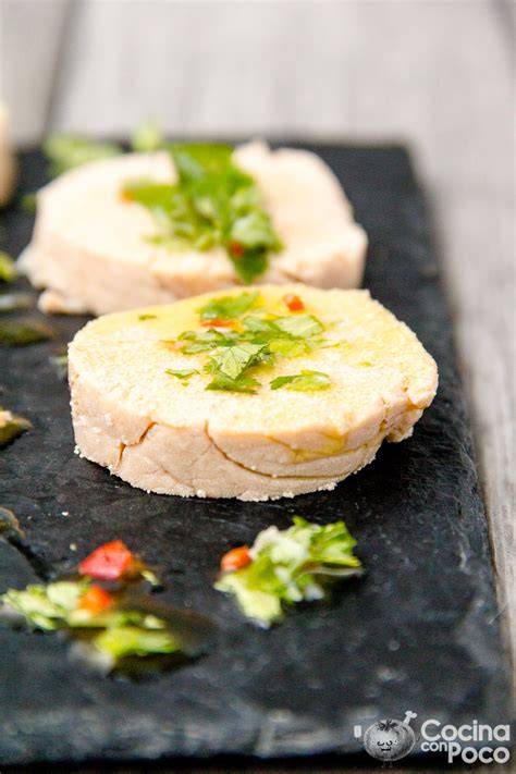 Paté cremoso de huevas de bacalao con tostadas
