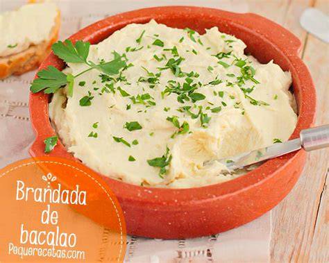 Brandada de huevas de bacalao en cazuelita con pimentón