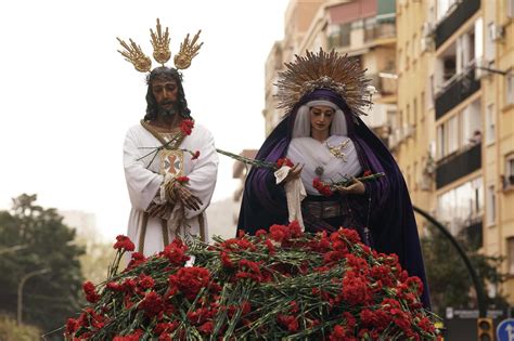Imágenes de Jesús Cautivo y la Virgen de las Mercedes en los módulos del Mercado del Tiro de Línea